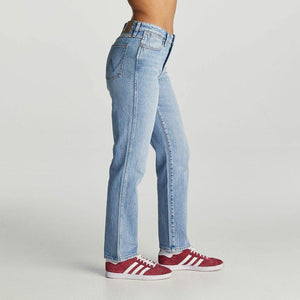 Wrangler Mid Tori Slim Straight Jean